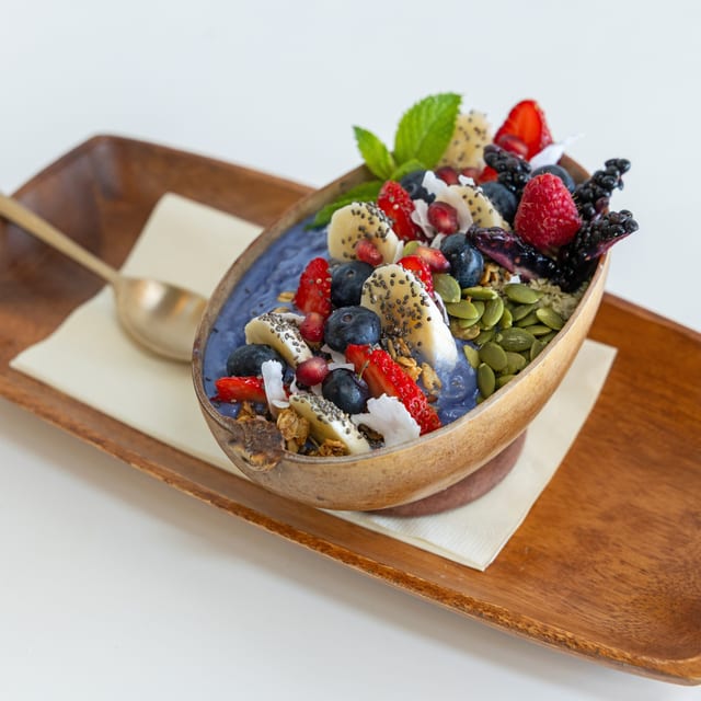 Butterfly Pea Smoothie Bowl.